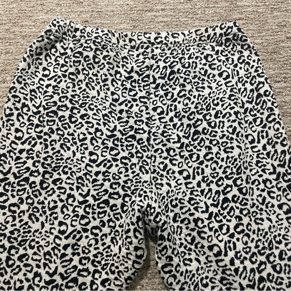 🏷️ 5 for $25 - Torrid Animal Print Leggings - Picture 3 of 10